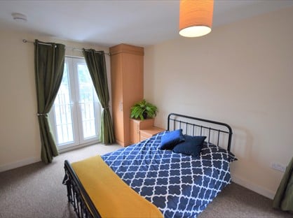 6 Bed Semi-Detached House, Bartholomews Square, BS7