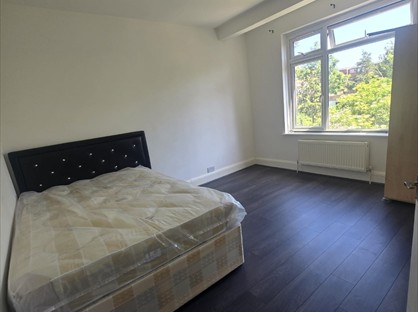 Room in a Shared House, Hall Lane, E4