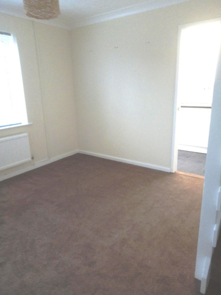 1 Bed Semi-Detached House, Sycamore Close, IP8