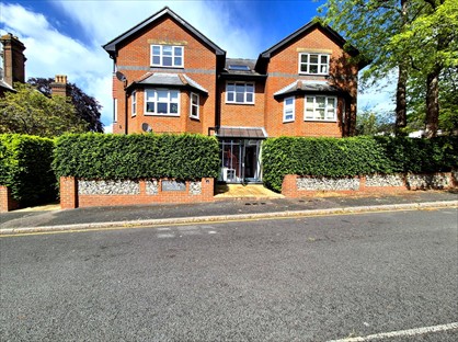 2 Bed Flat, Ashdown House, GU1