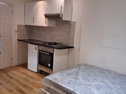 Studio Flat, Hillcross Court, DA14