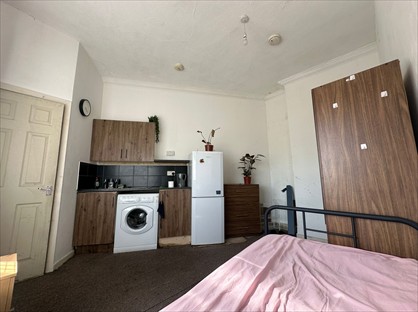 Room in a Shared House, Balne Lane, WF2