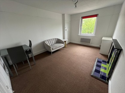 2 Bed Flat, Crow Lane, RM7