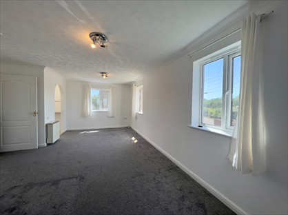 3 Bed Flat, Grenville Road, RM16