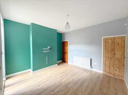 3 Bed Terraced House, West End Avenue, DN5