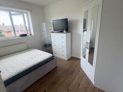 4 bed terraced house for rent in 4 Bed End Terrace, Hawkins Road, RH10