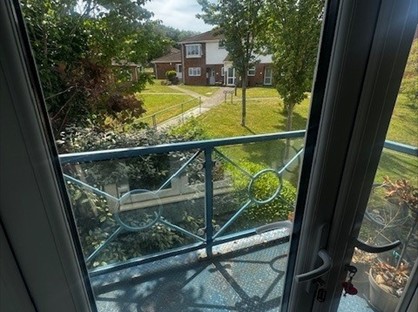1 Bed Flat, Park Drive, DA3