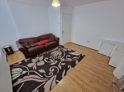 1 Bed Flat, Lister, L7