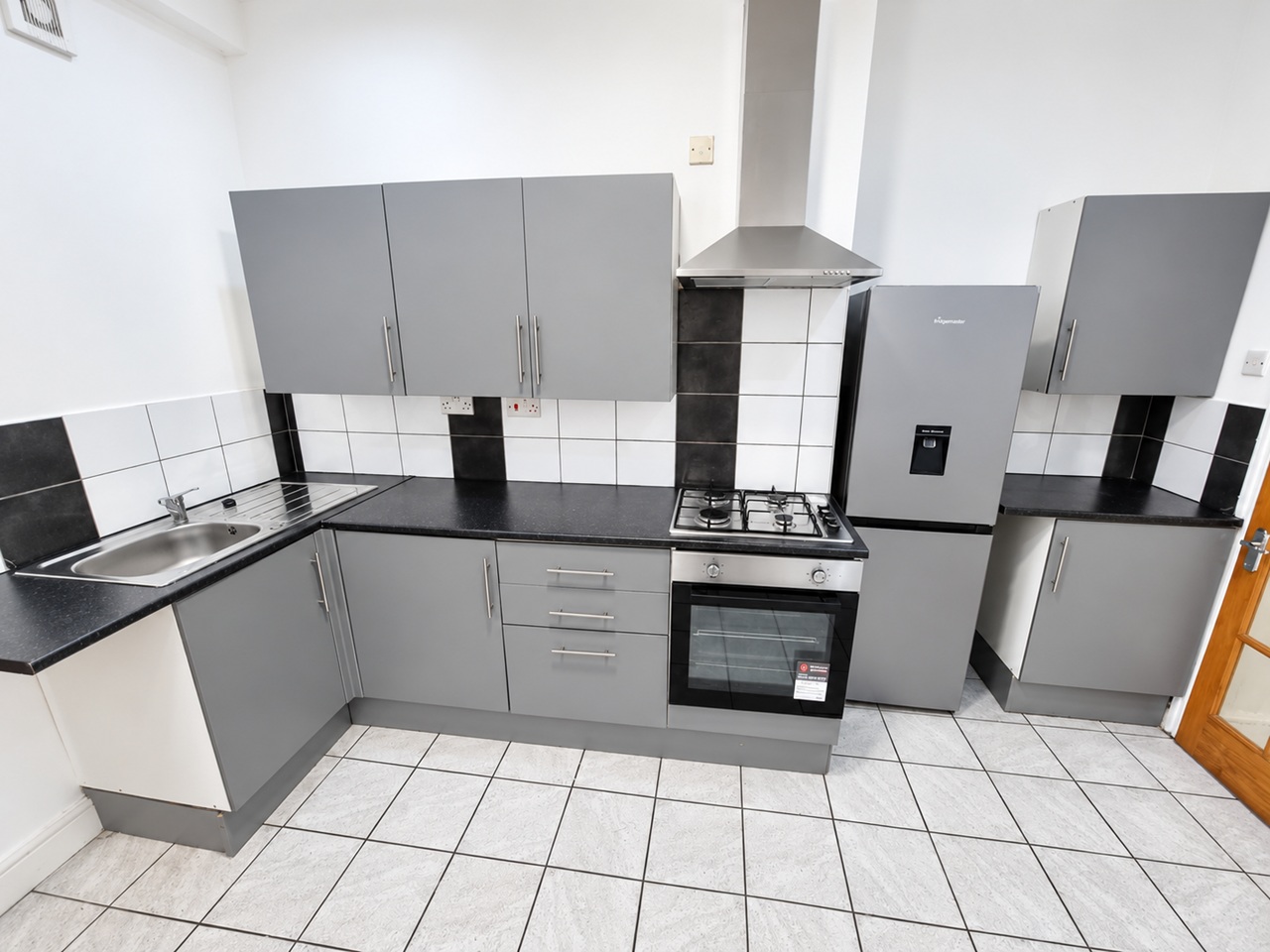 Studio Flat, Upper Parliament Street, L8 photo 2