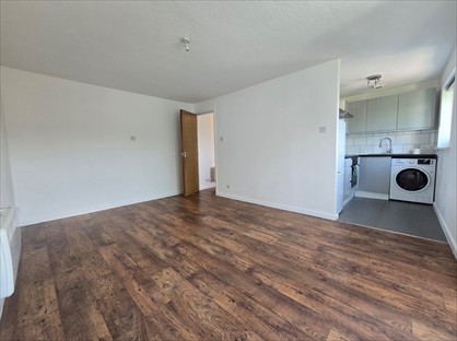 Studio Flat, Sterling Gardens, SE14