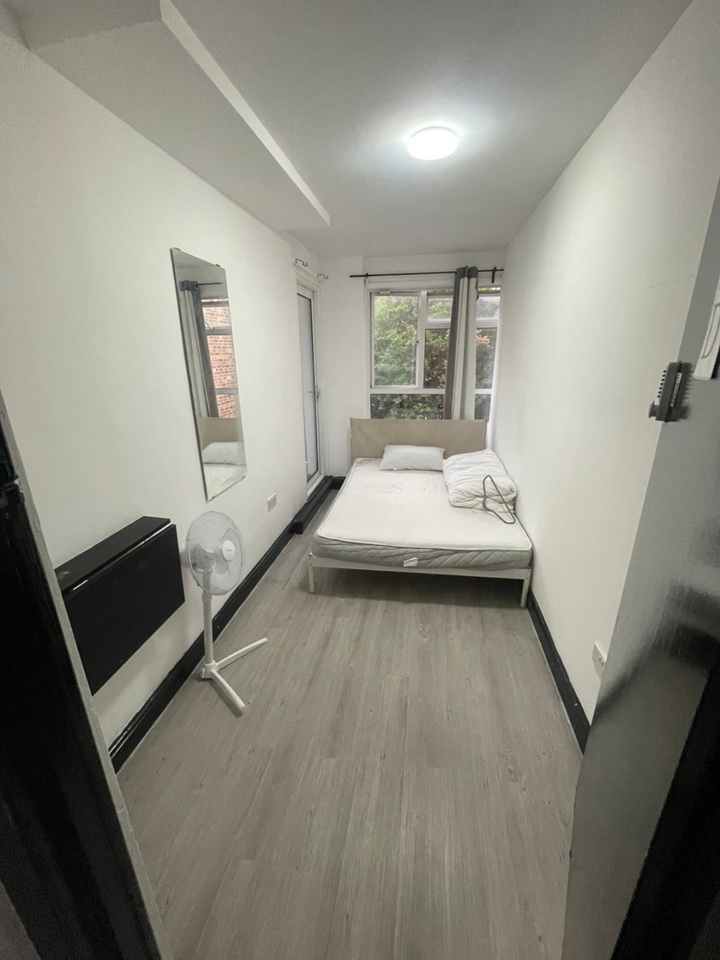 Room in a Shared House, Barnardo Gardens, E1