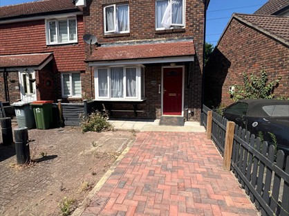 3 Bed Terraced House, Oakley Close, E6