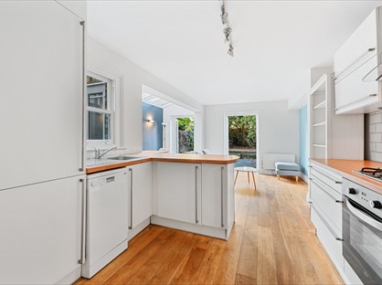 2 Bed Flat, Oaklands Grove, W12