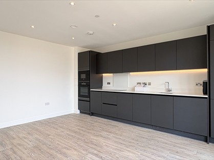 1 Bed Flat, Your Professionals - Deposit Free Op, RM9