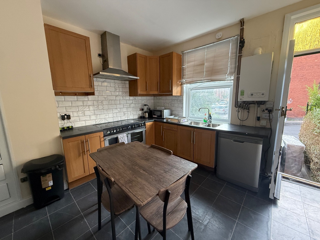 Room in a Shared House, Harlech Road, LS11 photo 2