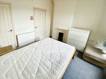 Room in a Shared House, New Road, LL11