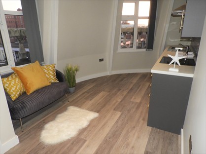 1 Bed Flat, Silver St, DN1
