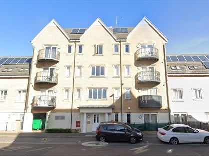 2 Bed Flat, Varcoe Gardens, UB3