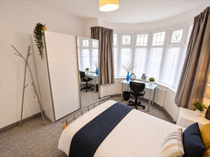 Room in a Shared House, Worlds End Lane, B32