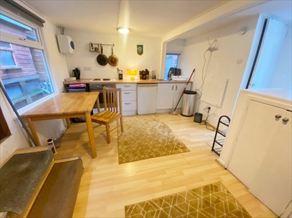 1 Bed House Boat, Ducks Walk, TW1