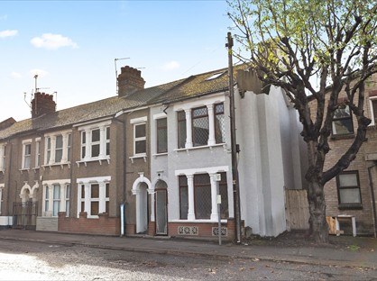 Studio Flat, Dock Road, RM18