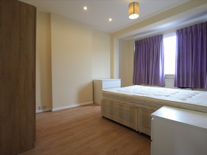 1 Bed Flat, Grove Road, CR4