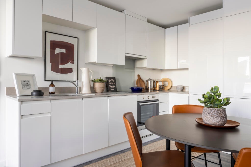 2 Bed Flat, Strand St, L1