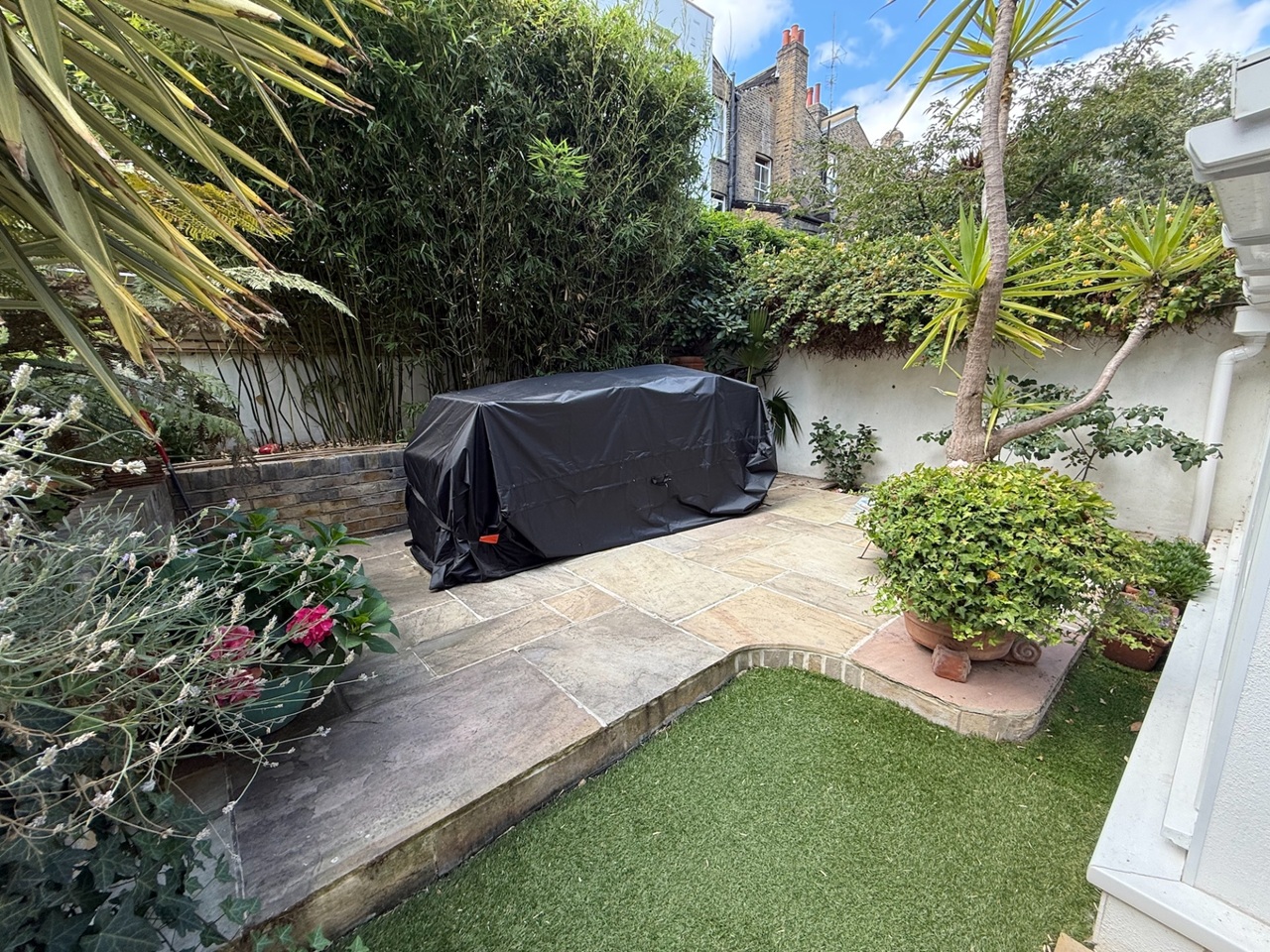 2 Bed Flat, Finborough Road, SW10