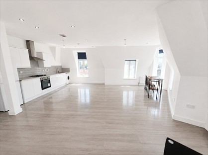 4 Bed Flat, Woodstock Road, E7