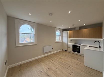 2 Bed Flat, Queens Road, TW10