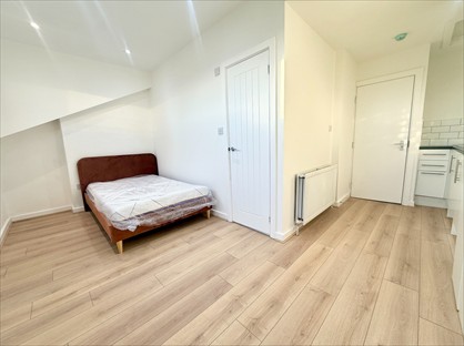 Studio Flat, Lorne St, L7