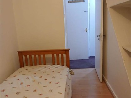 Room in a Shared House, Dagenham Road, RM10