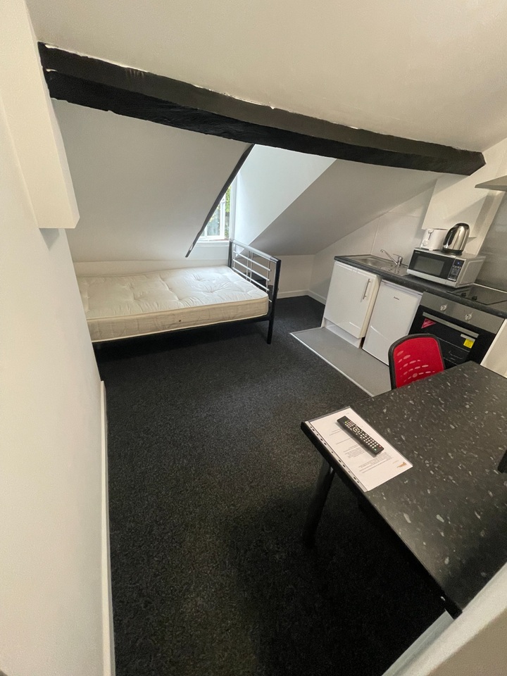 Studio Flat, Regent Road, LE1 photo 2