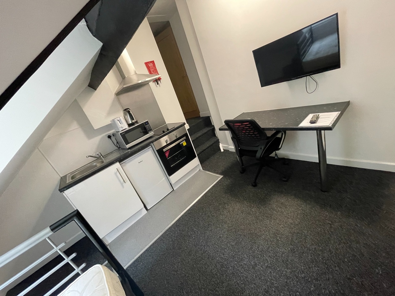 Studio Flat, Regent Road, LE1 photo 3