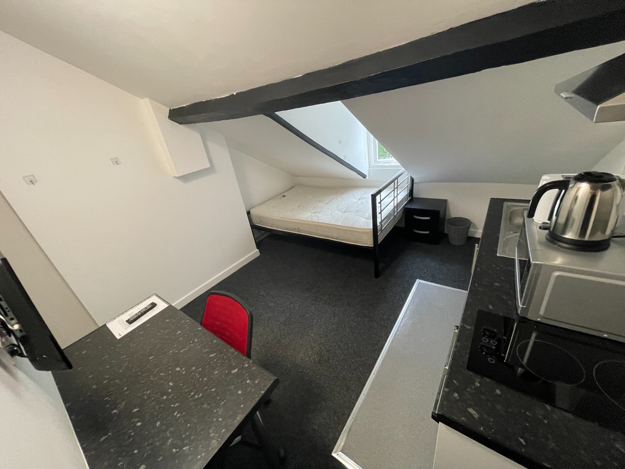 Studio Flat, Regent Road, LE1 photo 5
