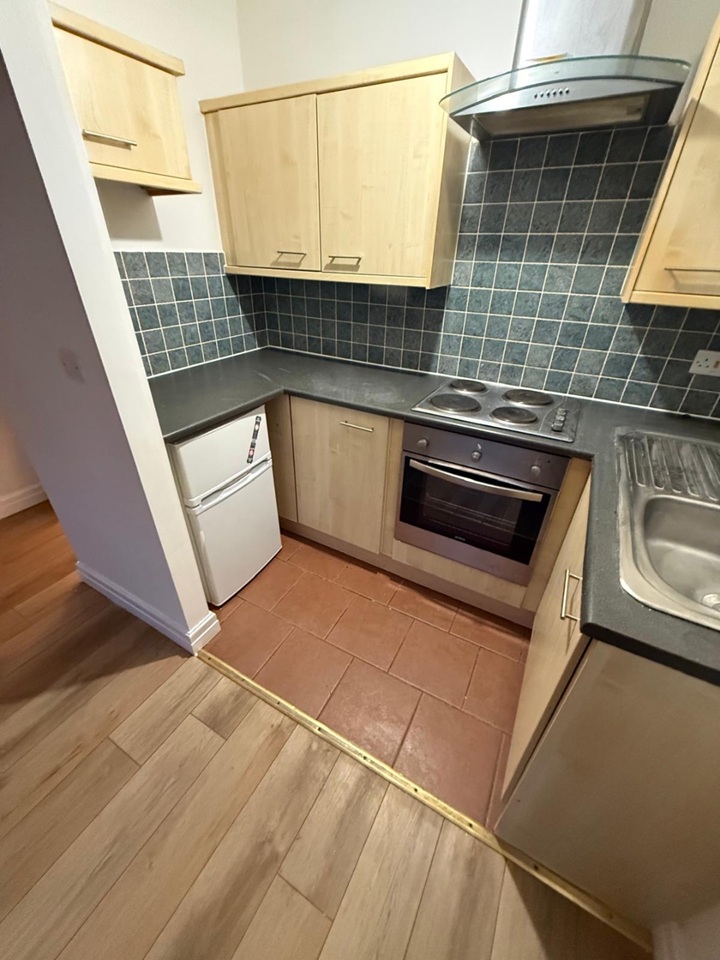 2 Bed Flat, Adlington, PR7 – photo 4