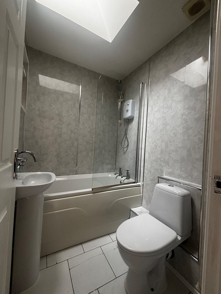 2 Bed Flat, Adlington, PR7 – photo 7