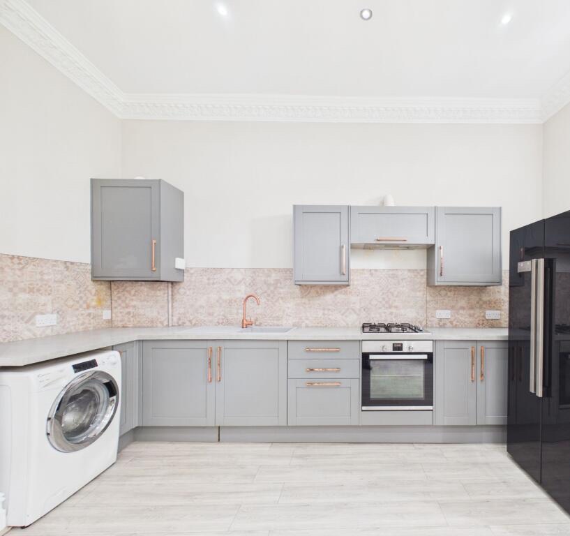 2 Bed Flat, Bank Parade, PR1