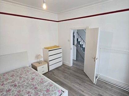 Room in a Shared House, Undine St, SW17