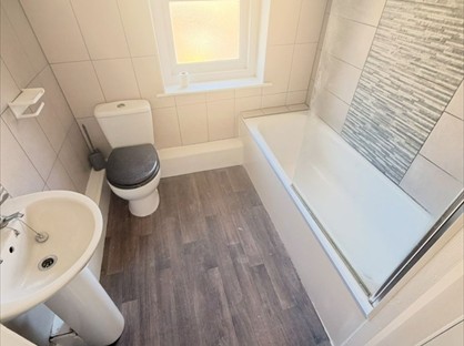 2 Bed Flat, Clifton Road, LL30
