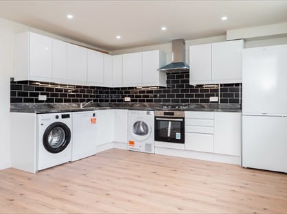 3 Bed Maisonette, Dowdeswell Close, SW15
