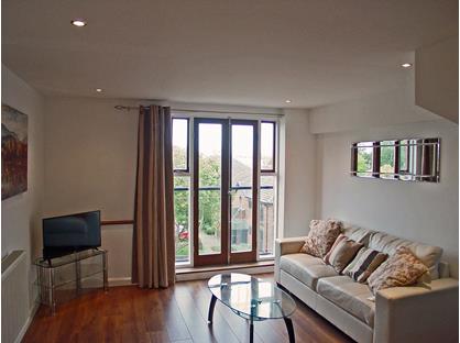 2 Bed Flat, Hull Marina, HU1