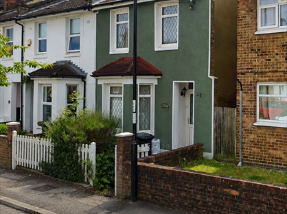 3 Bed Semi-Detached House, Summerfield St, SE12