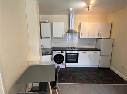 2 Bed Flat, Balham High Road, SW12