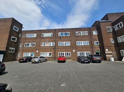 Studio Flat, Connect House, CR4