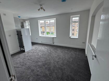 1 Bed Flat, Chapeltown, LS28