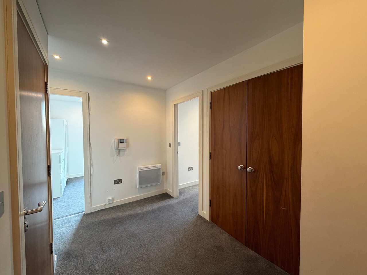 2 Bed Flat, Newport Road, CF24 photo 2