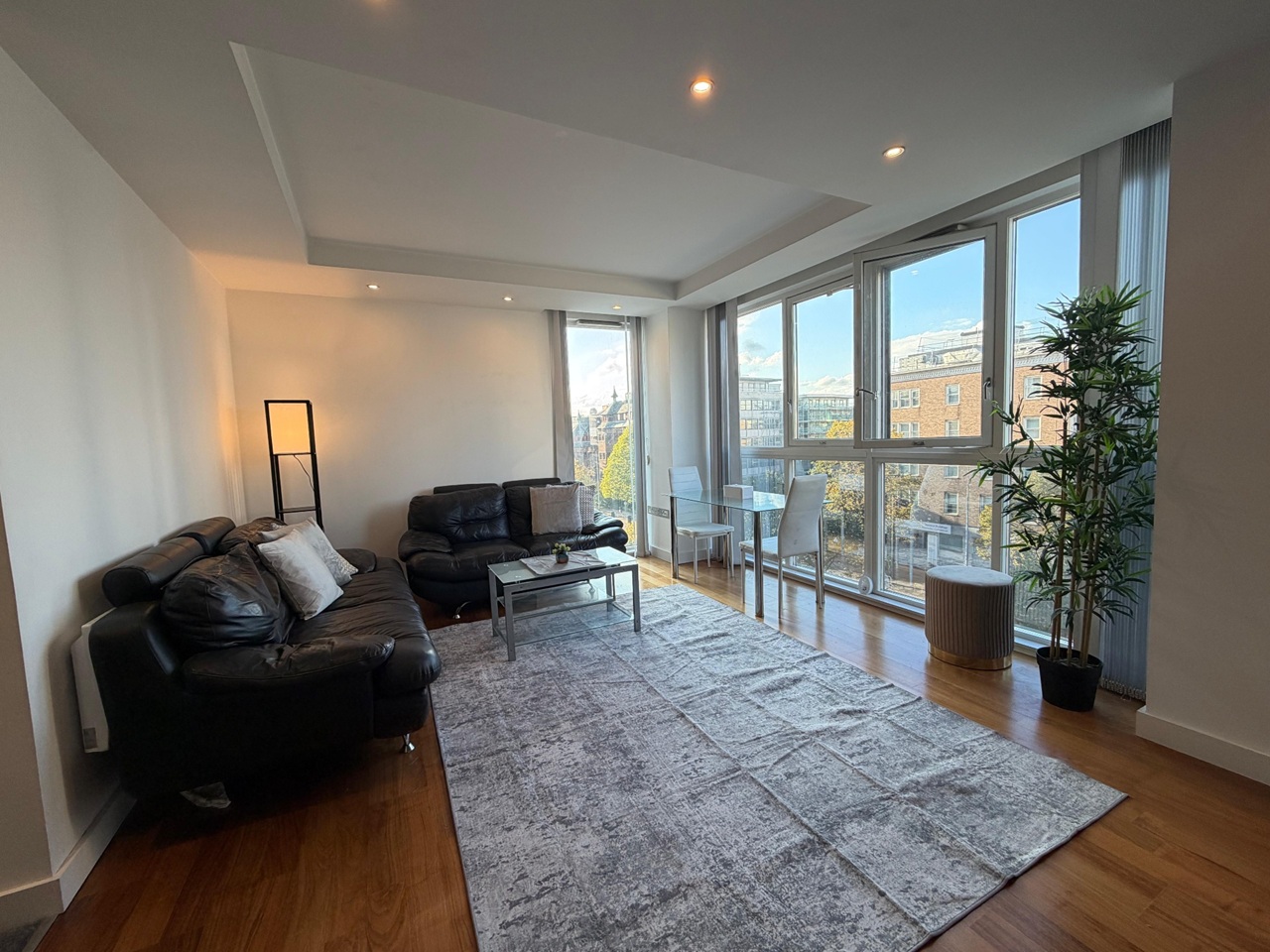 2 Bed Flat, Newport Road, CF24 photo 4