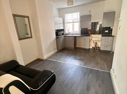 1 Bed Flat, Gorton Road, SK5