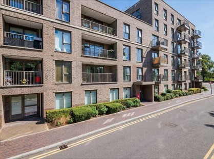 2 Bed Flat, Adenmore Road, SE6
